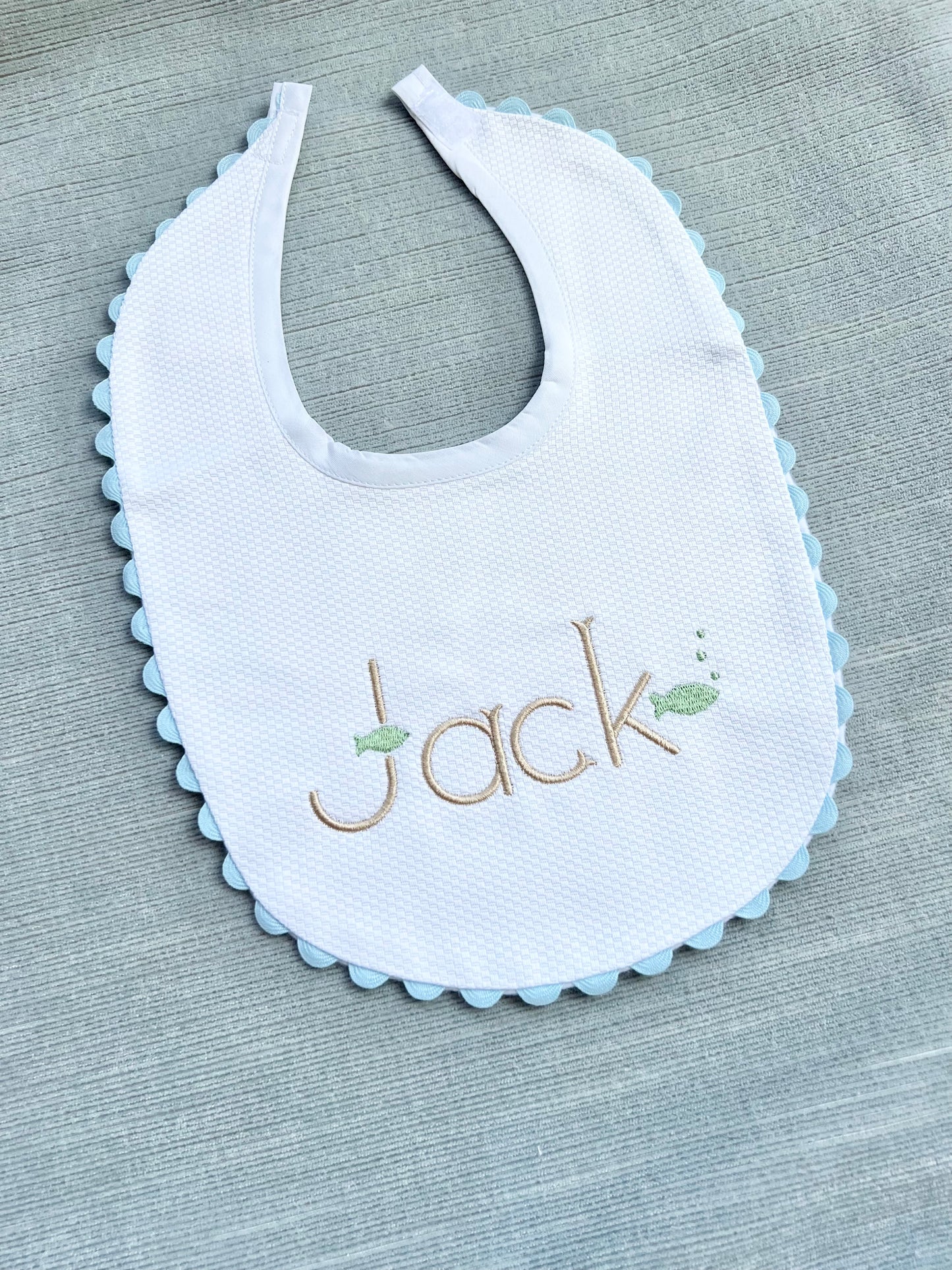 Minnow Scalloped Bib